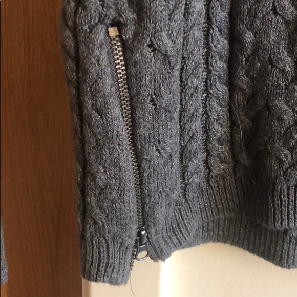 American Eagle Sweater - Picture 5 of 5